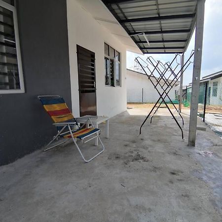 Modern , Spacious Gambang Ump 18 Guest House Luaran gambar
