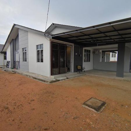 Modern , Spacious Gambang Ump 18 Guest House Luaran gambar