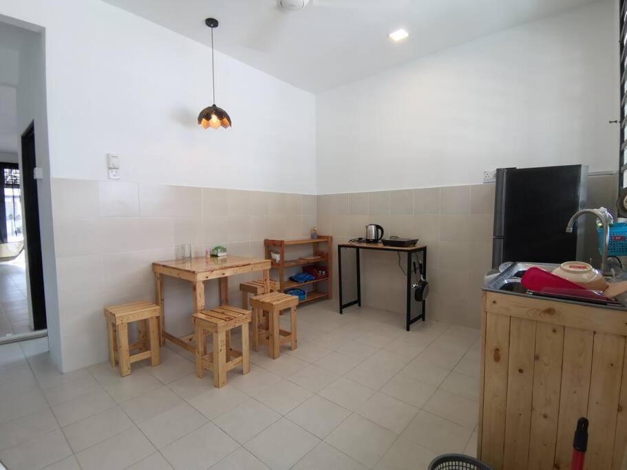 Modern , Spacious Gambang Ump 18 Guest House Luaran gambar