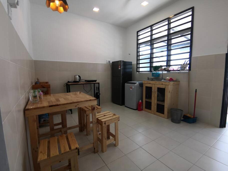 Modern , Spacious Gambang Ump 18 Guest House Luaran gambar