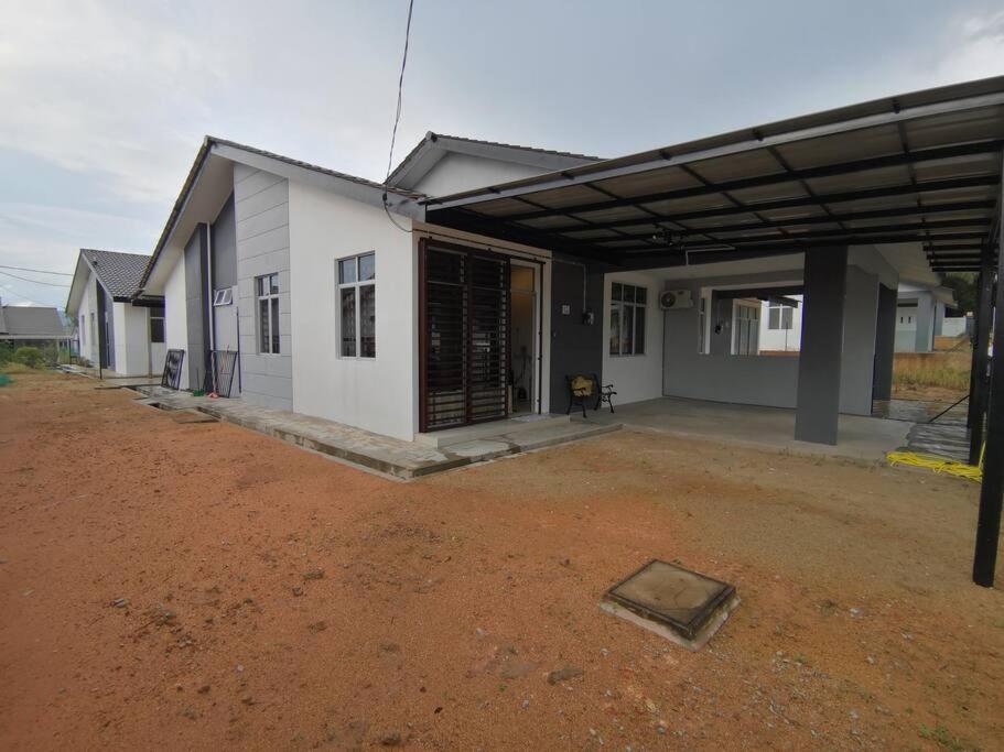Modern , Spacious Gambang Ump 18 Guest House Luaran gambar