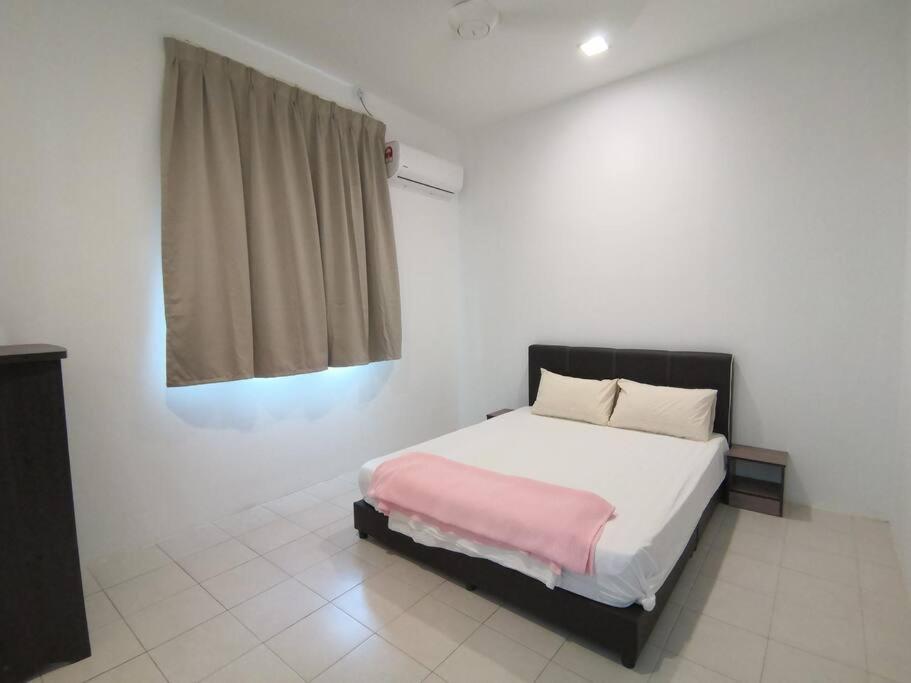 Modern , Spacious Gambang Ump 18 Guest House Luaran gambar