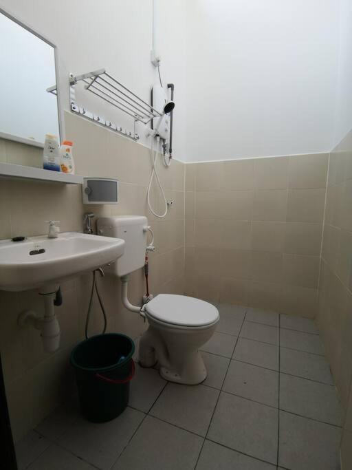 Modern , Spacious Gambang Ump 18 Guest House Luaran gambar