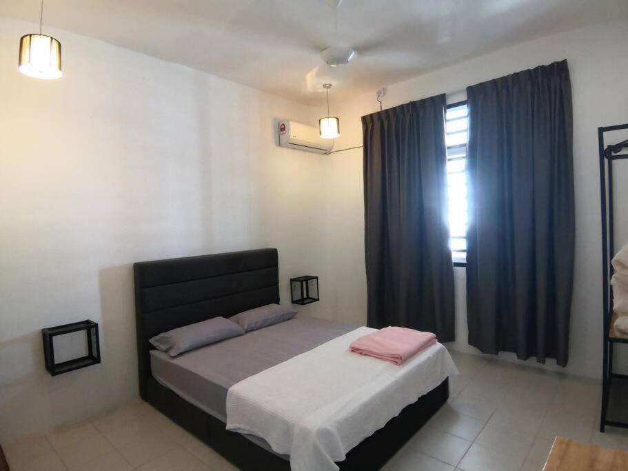 Modern , Spacious Gambang Ump 18 Guest House Luaran gambar